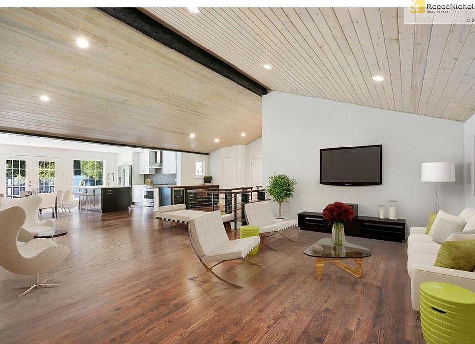 Step into this totally open floor plan w/ vaulted ceilings