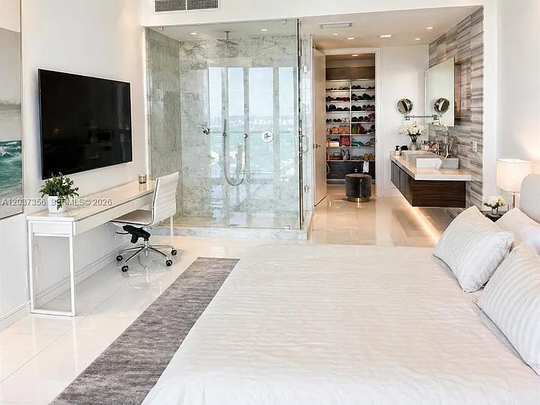 1100 Biscayne Blvd #4001 — Photo 11