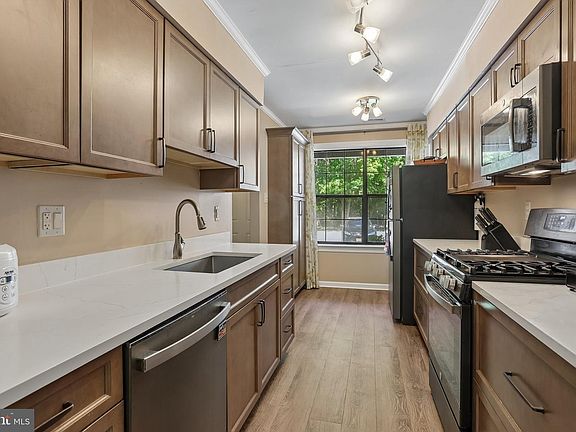 3rd image of 2 Crestwick Ct