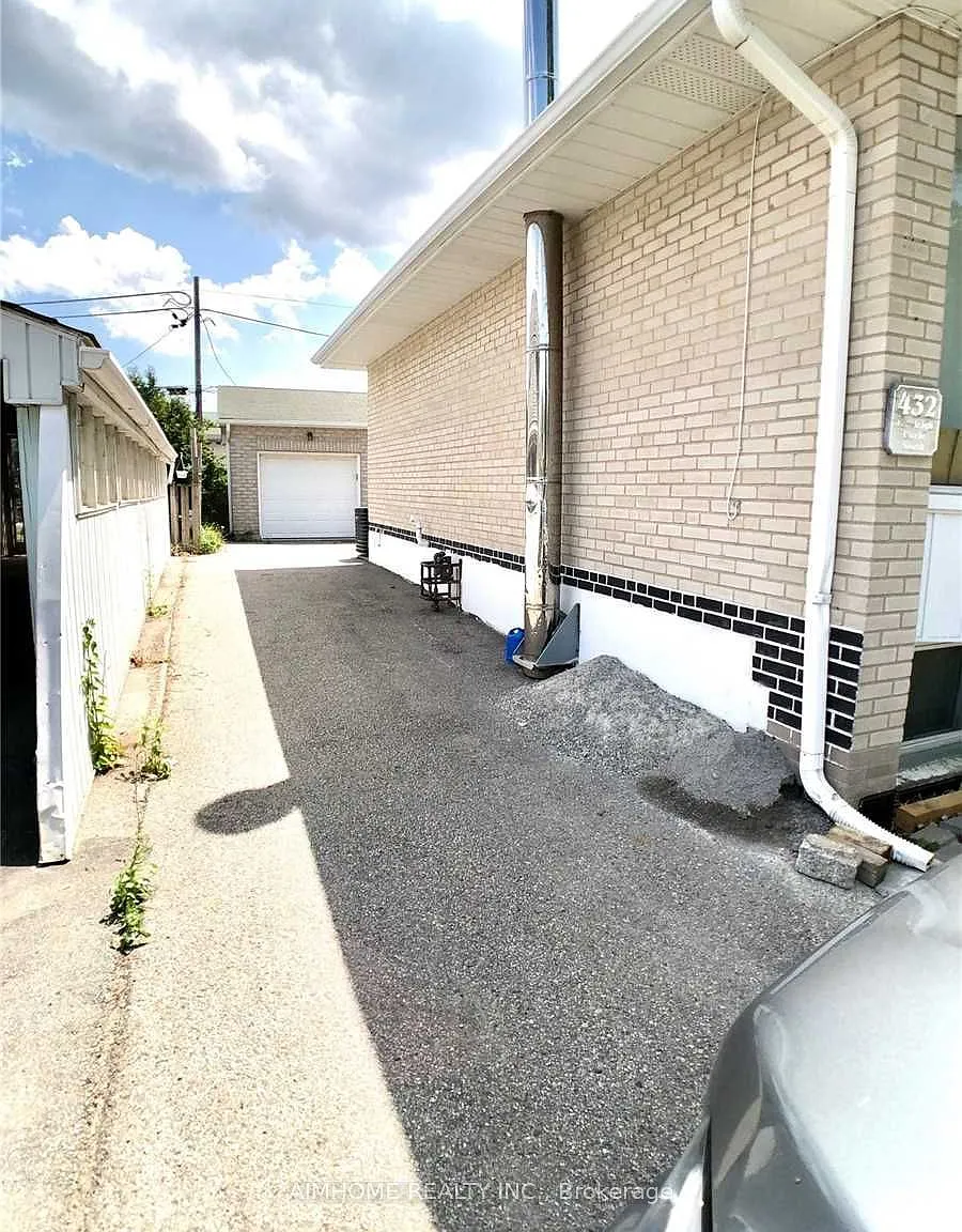 2 bed, $1,600 — Photo 4