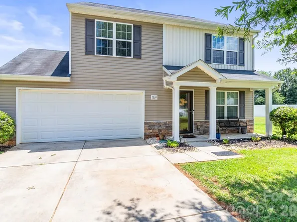9224 Carrot Patch Dr, Charlotte, NC 28216
