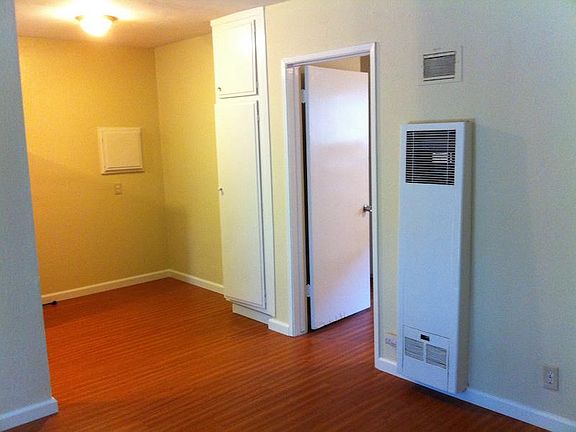 Dining area, Living Room / Bedroom Entry