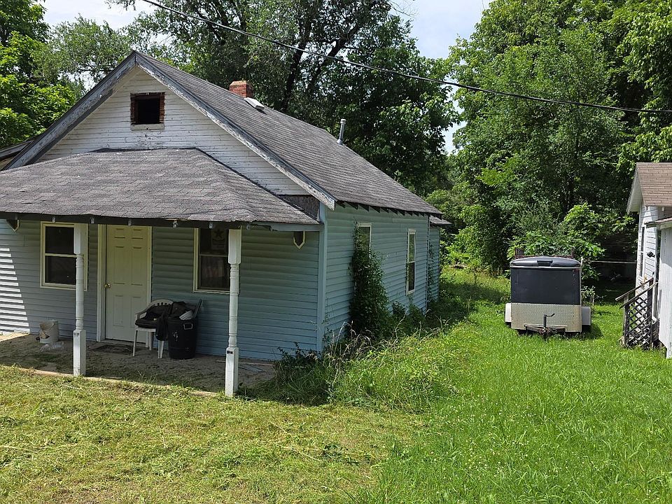 1st image of 409 E Main St