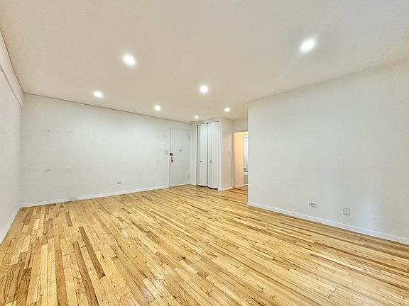 5th image of 144-14 Barclay Ave #2