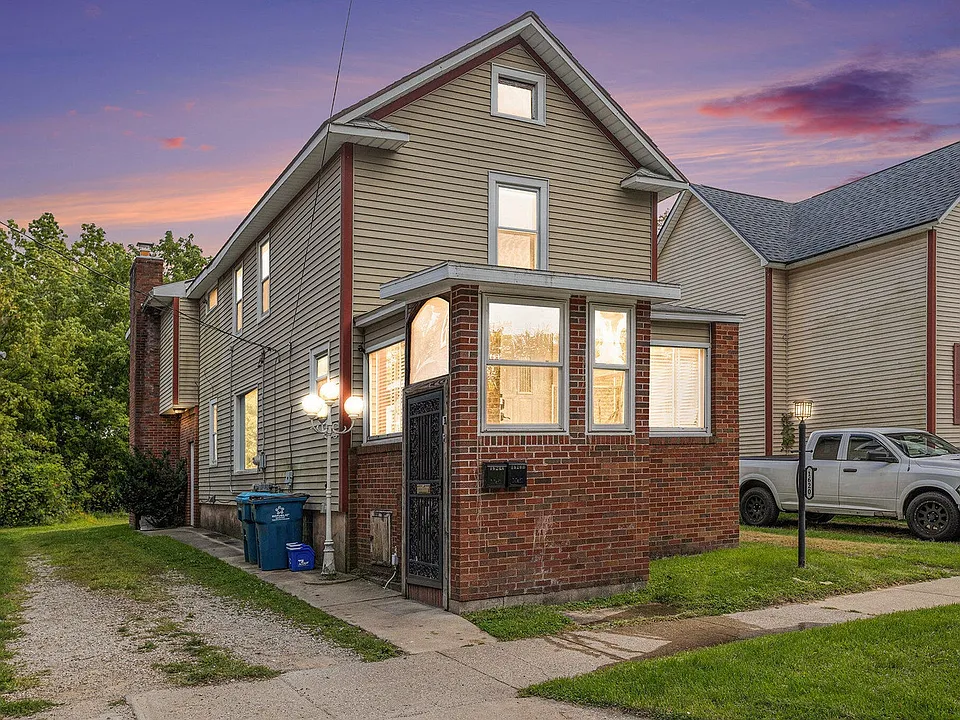 2 bed, 1.0 bath, 1220 sqft, $1,100