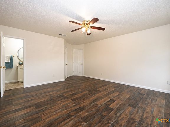 5th image of 209 W Hogan Dr