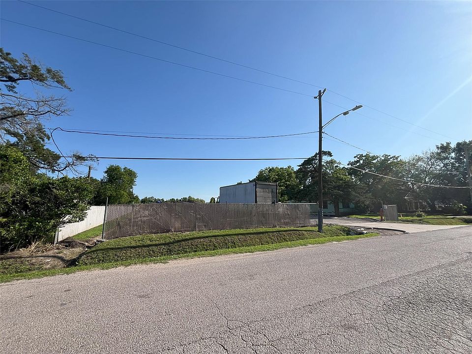 1st image of 6007 Brookfield Dr