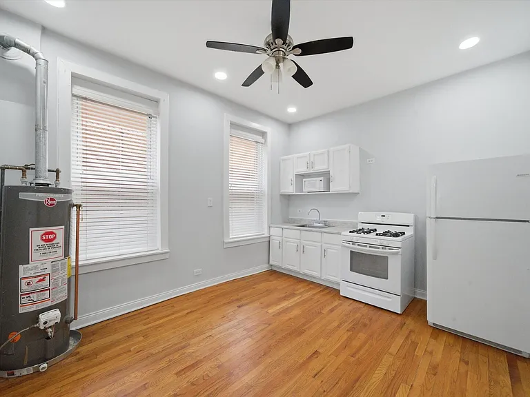 2125 W 18th Pl #1F — Photo 7
