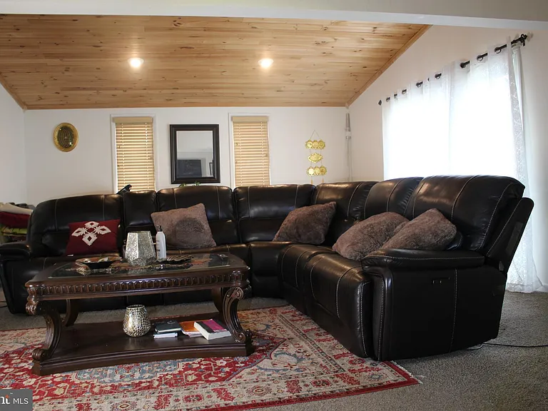 219 Meadow Dr — Photo 14