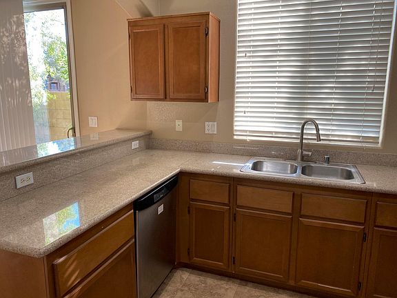 4th image of 1802 Versante Ave