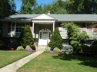 153 Kennedy Ct, Paramus, NJ 07652