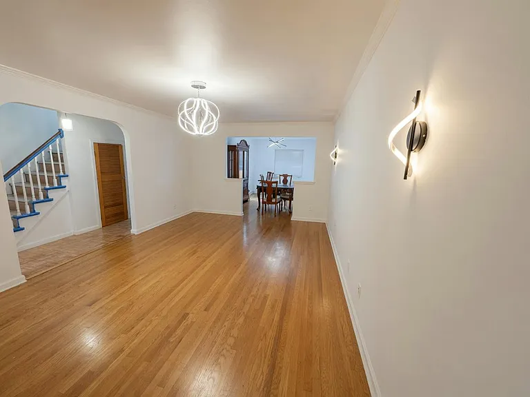 1080 Rhinelander Ave #1 — Photo 1