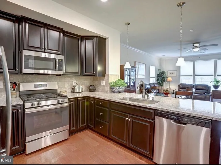 13728 Atlantis St #7L — Photo 10