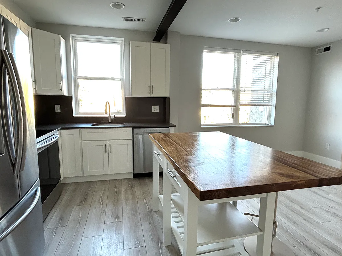 Building Photo - 5024 9th St NW #404