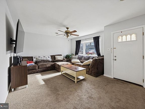 3rd image of 118 Almond Ave