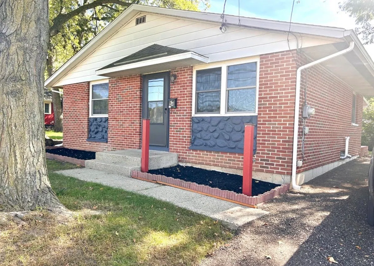 2 bed, 810 sqft, $1,200 — Photo 1