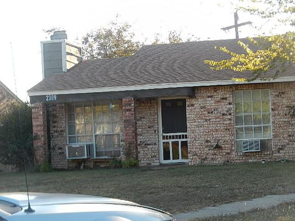 3rd image of 2309 Red River St