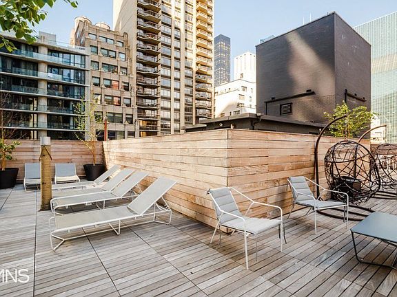 5th image of 230 E 44th St APT 10G