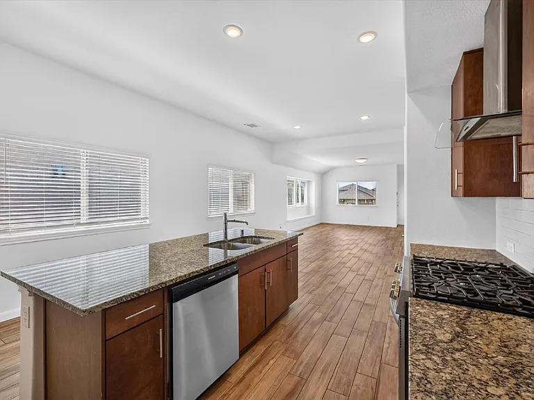 1261 Rosebush Rd — Photo 4