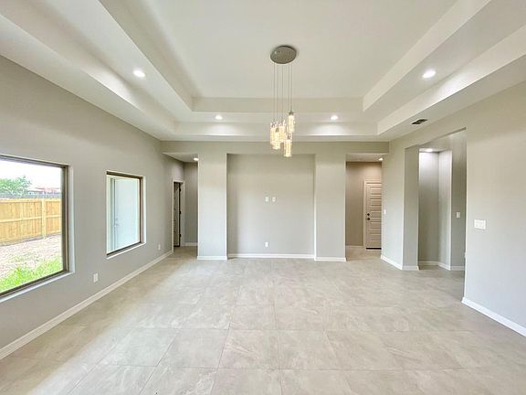 2nd image of 6912 Heritage Oak Dr