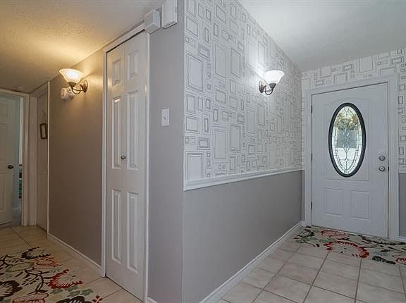 3rd image of 1905 Lyric Cir