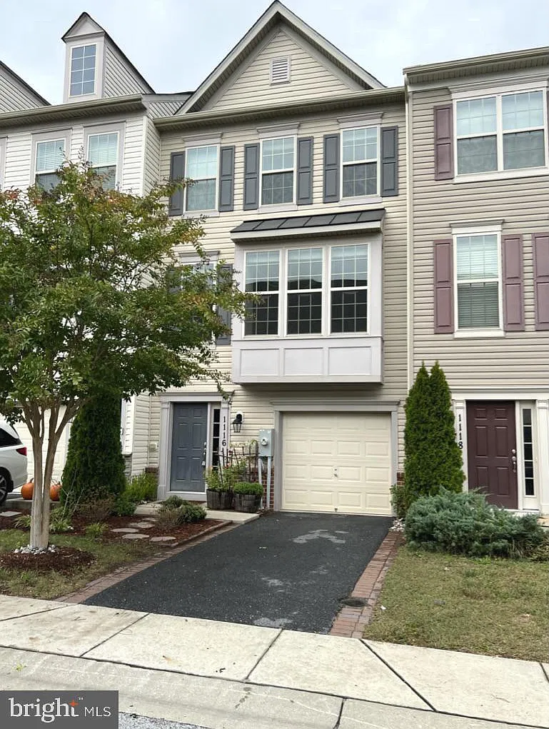 3 bed, 4.0 bath, 1988 sqft, $2,795 — Photo 1