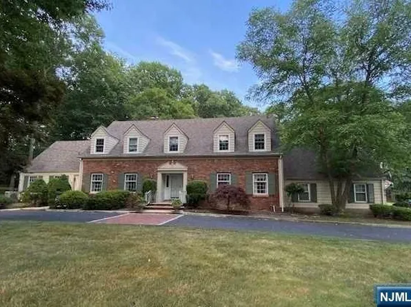 527 Eastgate Rd, Ho Ho Kus, NJ 07423