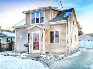 1226 S 32nd St, Manitowoc, WI 54220