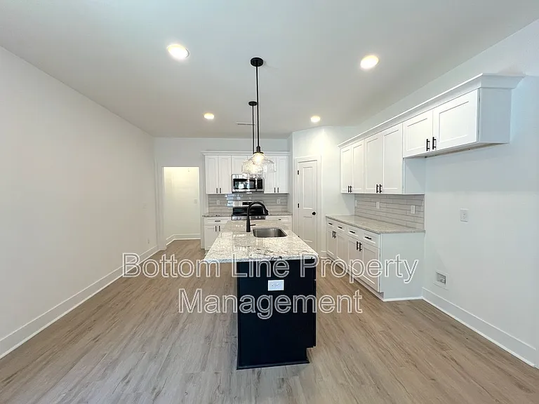 427 Mint St — Photo 6