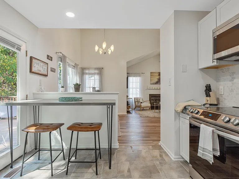 108 Trent Woods Way — Photo 2