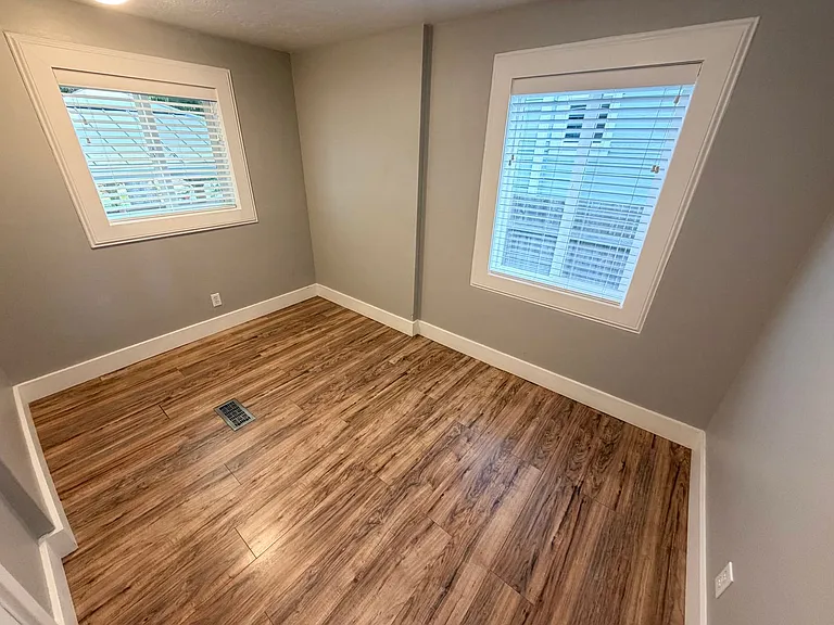 9216 N Portsmouth Ave — Photo 24