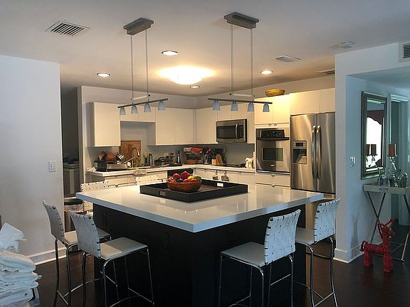 2nd image of 2857 N Palm Aire Dr