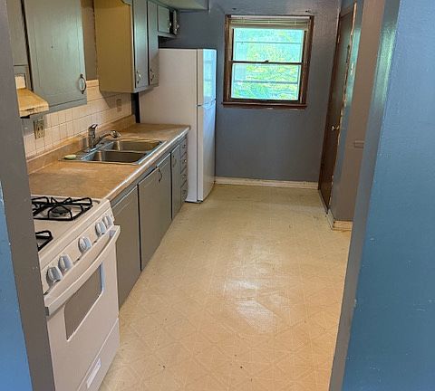 3rd image of 7355 Lathrop Ave