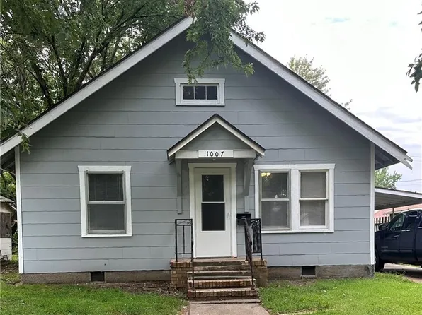 1007 W 3rd St, Coffeyville, KS 67337