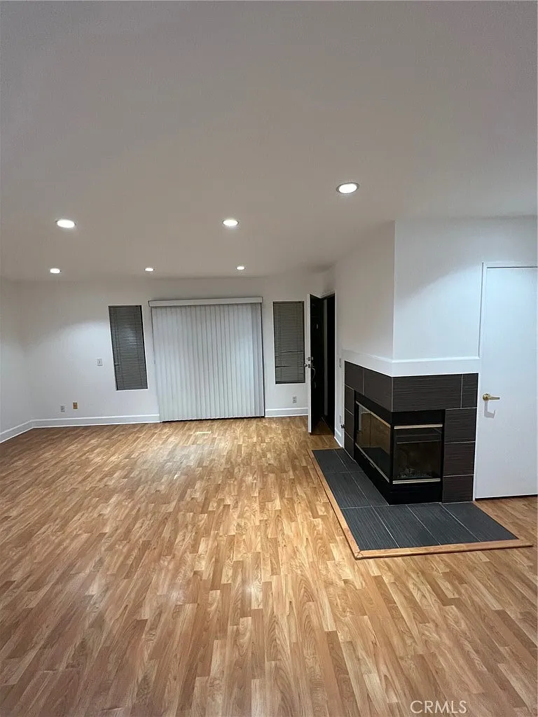 2 bed, 980 sqft, $2,900 — Photo 2