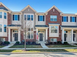 28W070 Woodland Dr, Winfield, IL 60190