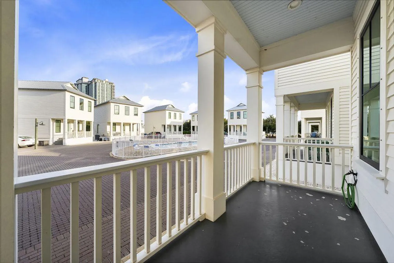 2 bed, 3.0 bath, 1237 sqft, $3,600 — Photo 2