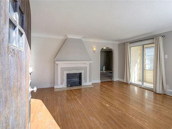 5th image of 3632 Gladstone Blvd
