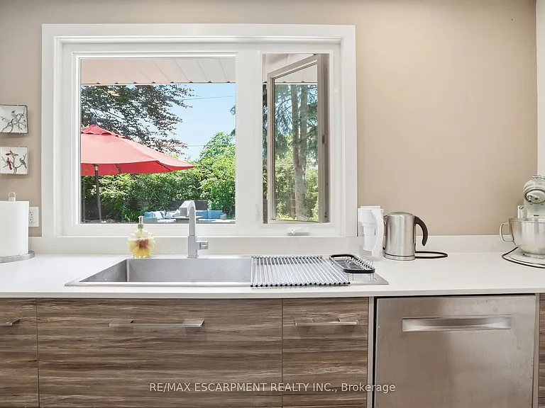 570 Rosedale Cres — Photo 11