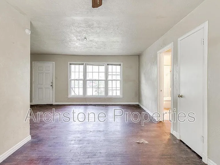 1614 SW 41st St — Photo 9