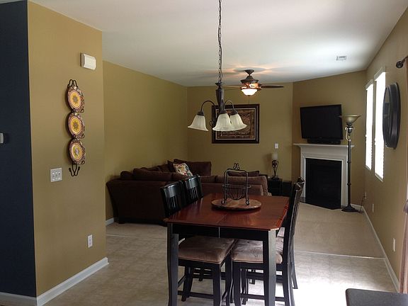 Breakfast Nook and Family ro