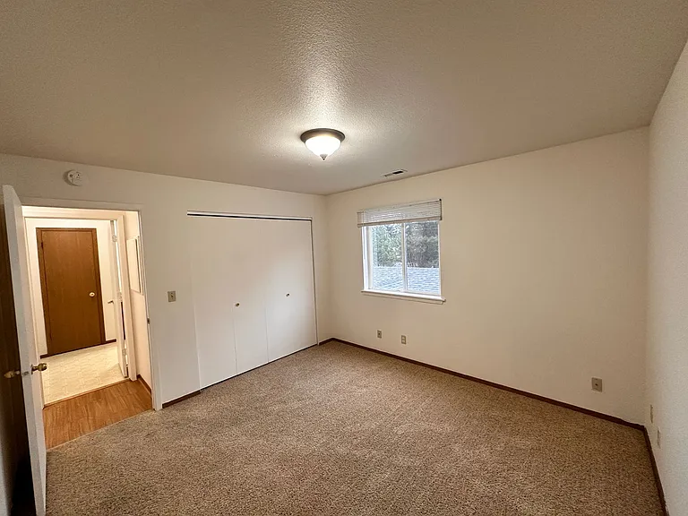 1877 W Fairway Dr — Photo 12