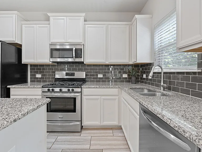 307 Parkside Dr — Photo 11