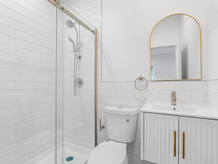 442 W Queen Ln #2 — Photo 7