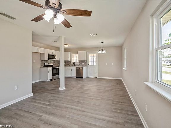 4th image of 617 Wiegand Dr