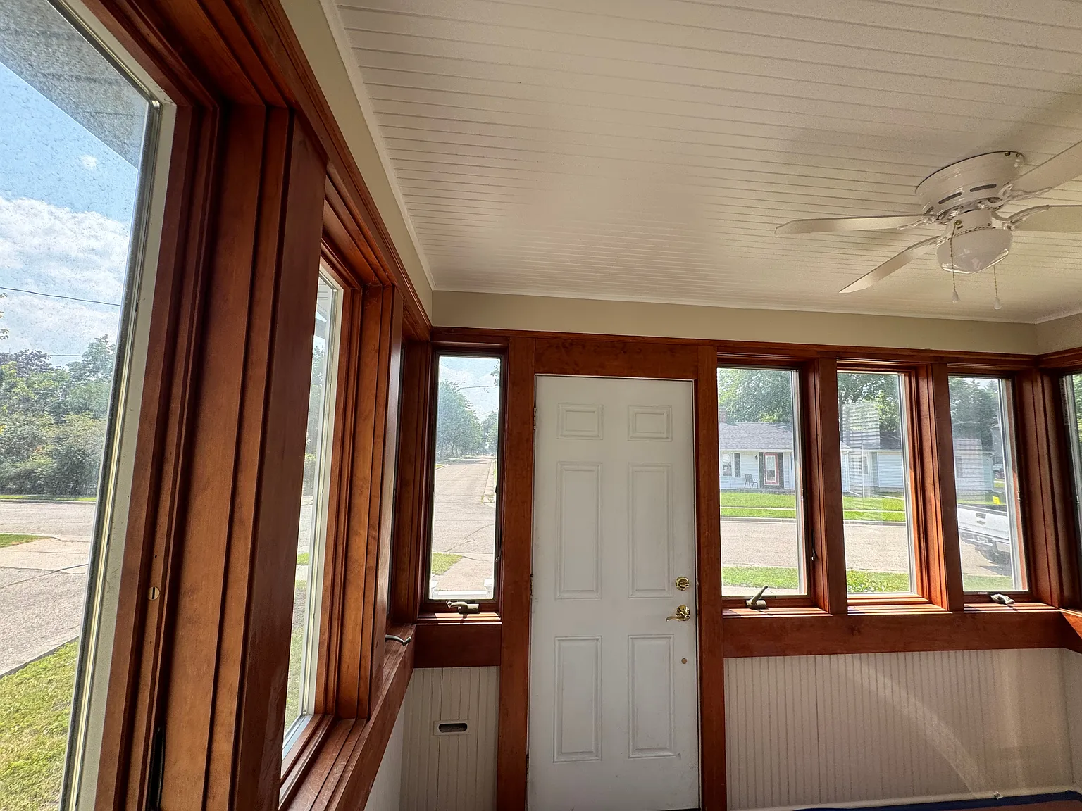 3 bed, 1986 sqft, $2,200 — Photo 2