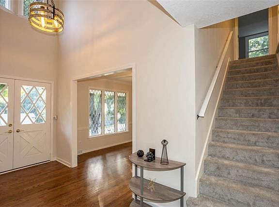 4th image of 532 Lancelot Ct