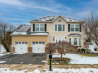 6 Brittany Way, Kendall Park, NJ