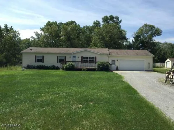 4065 E Skeels Rd, Holton, MI 49425