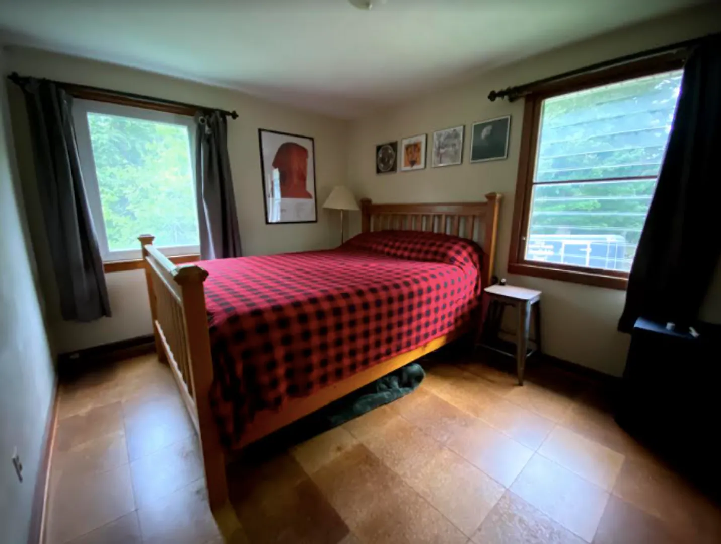 "The CABIN," 3 bed, 1 bath home with huge yard! — Photo 1